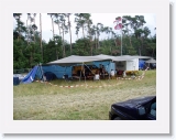 toa04_001 * Freitag: das von der um Tyler_D m�hsam aufgebaute Boardy-Camp steht wie eine 1.... noch ! * 550 x 413 * (98KB)